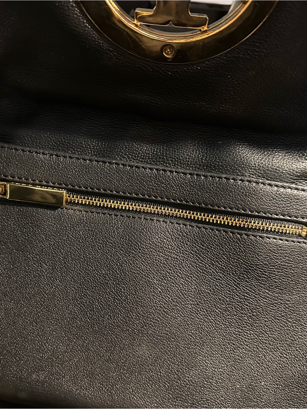 * AUTHENTIC* Tory Burch Black Leather Shoulder Bag with Gold Logo - Picture 4 of 9